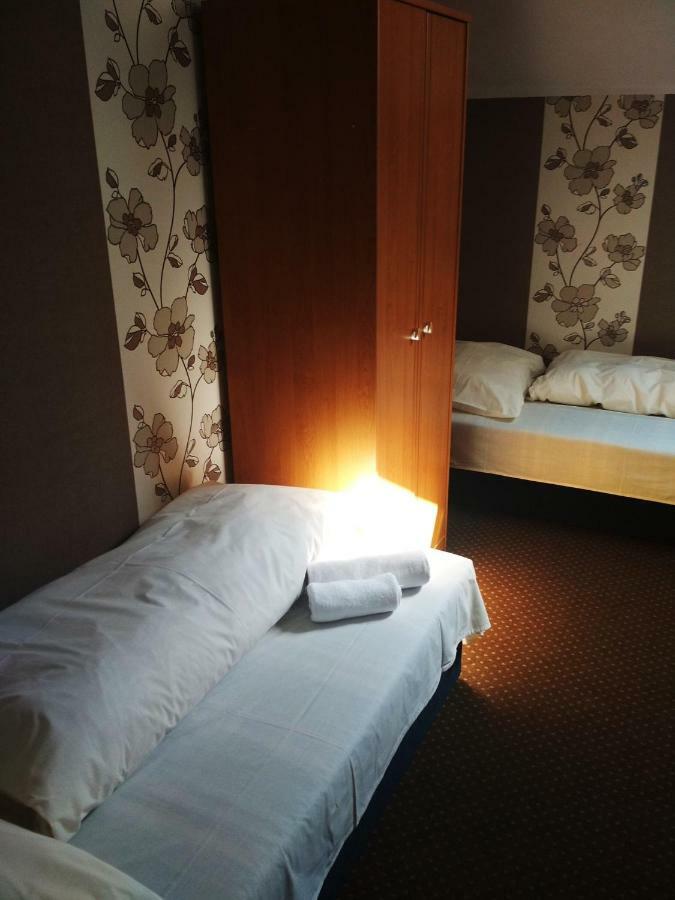 Sawik Dziekanowice Motel Lednogora Buitenkant foto